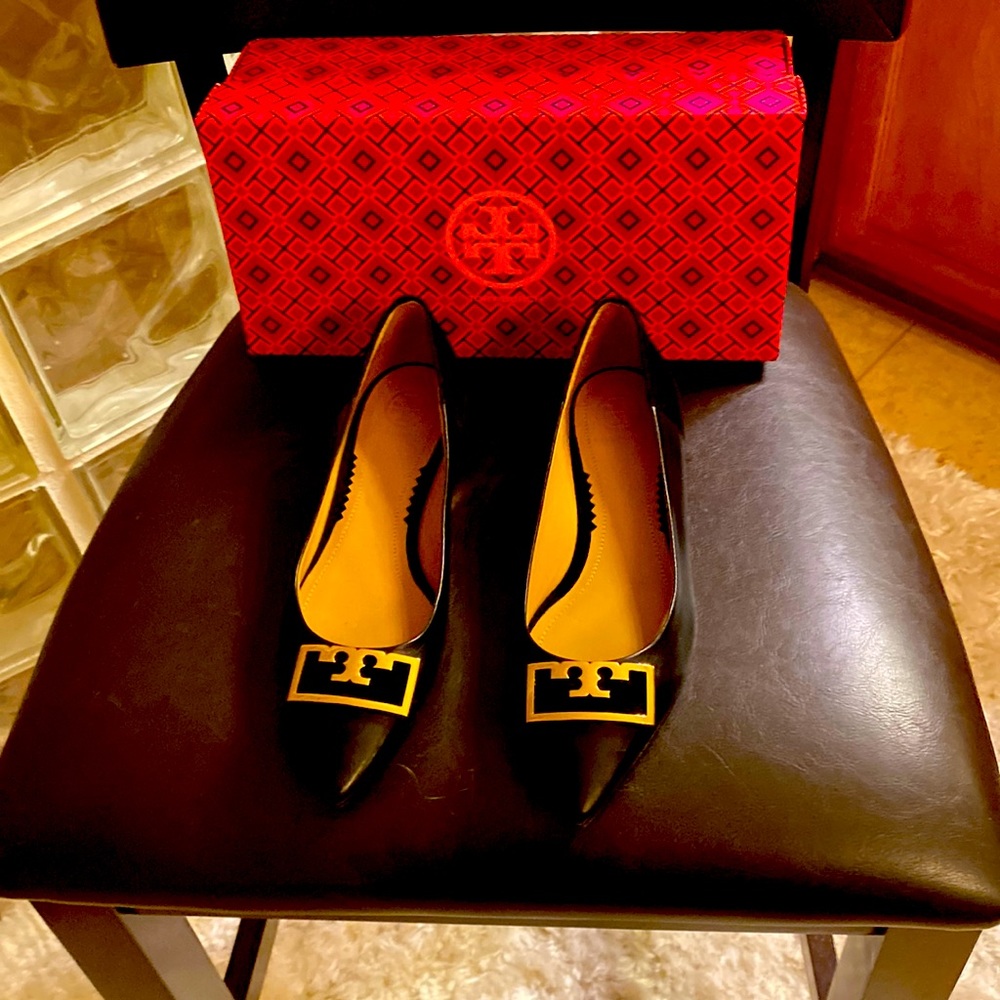 Tori Burch Navy Blue pumps